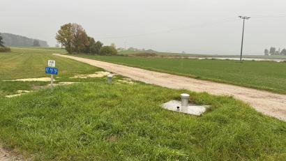 Bild: Hans Prechtl
Ab dem Übergabeschacht Ruit soll eine zweite Wasserleitung zur Verbesserung der Versorgungssicherheit von Stulln und der Firma Pharma gebaut werden. Im Hintergrund der Schanderlhof.