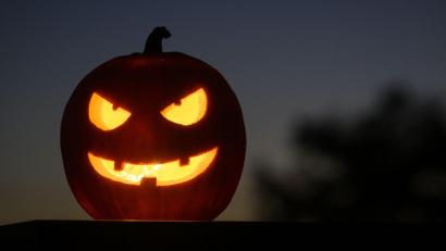 Bild: Laurent Gillieron/KEYSTONE/dpa
Halloween findet traditionell am 31. Oktober statt. (Archivbild)