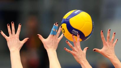 Bild: Robert Michael/dpa
In Schwerin geht es im Volleyball am Wochenende um den Bundespokal.