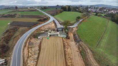 Bild: Bauamt Amberg-Sulzbach
Ein weiterer Meilenstein an der Staatsstraße 2177 in Waldershof wird erreicht.