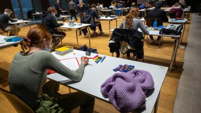 Symbolbild: Peter Kneffel
Im Bayerischen Landtag wird lebhaft um die Sinnhaftigkeit von Exen im Unterricht gestritten.