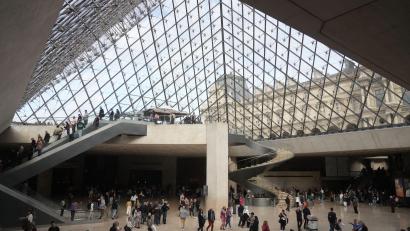 Bild: Thibault Camus/AP/dpa
Das Alarmsystem im Louvre hat während des spektakulären Einbruchs funktioniert (Archivbild).
