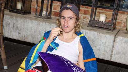 Bild: Gerald Matzka/dpa
The Kid Laroi trifft beim NFL-Spiel in Berlin auf.