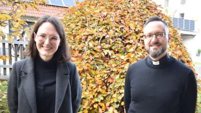 Bild: no
Die neue pastorale Mitarbeiterin im Pfarrverband Illschwang/Kastl/Ursensollen Carolin Streller mit dem zuständigen Pfarrer Johannes Arweck.