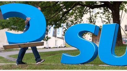 Bild: picture alliance / dpa
Die CSU steht unter Druck - noch nie musste sie im bürgerlich-konservativen Lager rechts der Mitte mit mehr Konkurrenz klarkommen als derzeit. (Illustration)