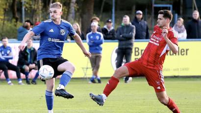 Bild: war
Mirko Griesbeck (links) hatte gegen Seebach die erst und einzige Torchance vor der Halbzeit