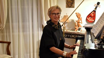 Bild: ubb
Über die KMS und den Förderverein MUT hat die Wienerin Theodora Kupke die Kultur im Landkreis Tirschenreuth vorangebracht. Sie lernte sogar selbst Klavier und Harfe.