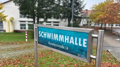 Bild: ck
Das Hallenbad in Vohenstrauß ist wegen einer kaputten Filteranlage bis auf Weiteres geschlossen. Das Landratsamt Neustadt/WN hat die notwendigen Reparaturmaßnahmen bereits veranlasst und bittet um Verständnis.
