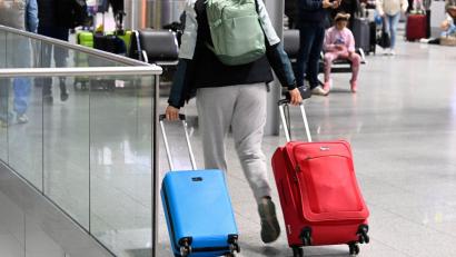 Bild: Roberto Pfeil/dpa
Geld zurück für die gesamte Pauschalreise, auch wenn man Unterkunft und Verpflegung bekommen hat? Der EuGH hat zu den Voraussetzungen entschieden. (Archivbild)