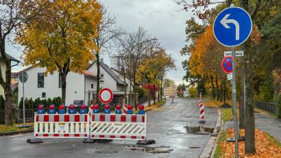 Bild: Marina Gube
Die Mooslohstraße ist momentan ab der Abzweigung in den Lerchenweg gesperrt.