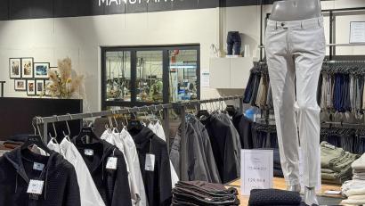 Bild: Petra Hartl
Blick ins Outlet. Die Oberteile stammen von Partnerunternehmen.