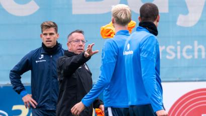 Bild: Peter Kneffel/dpa
1860-Trainer Markus Kauczinski kann auf den überraschenden Erfolg gegen Duisburg aufbauen. (Archivfoto)