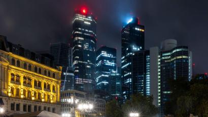 Bild: Helmut Fricke/dpa
Städte, die nie schlafen: Gerade in Metropolen wie Frankfurt ist es kaum je wirklich dunkel.