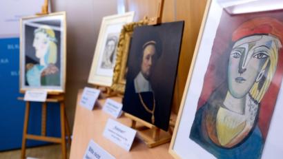 Bild: Sven Hoppe/dpa
Ermittler aus Bayern haben in Deutschland und Nachbarstaaten mutmaßlich gefälschte Kunstwerke im Millionenwert sichergestellt.