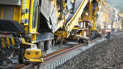 Symbolbild: Heiko Rebsch/dpa
Gleise und Weichen auf der Strecke Amberg–Neukirchen und in den Bahnhöfen Sulzbach-Rosenberg und Neukirchen werden demnächst erneuert. Deshalb wird es zu Lärmbelästigungen kommen.