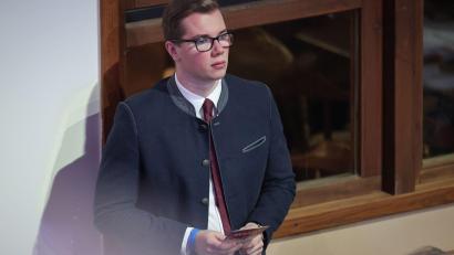 Bild: Daniel Löb/dpa
Der umstrittene Landtagsabgeordnete Daniel Halemba geht im Kommunalwahlkampf für die AfD als Spitzenkandidat in Würzburg ins Rennen (Archivbild).