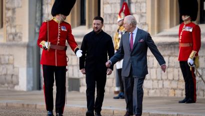 Bild: Aaron Chown/Pool PA/AP/dpa
Prinz Charles empfängt ukrainischen Präsidenten Selenskyj auf Schloss Windsor.