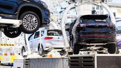 Bild: Julian Stratenschulte/dpa
Die Produktion bei VW läuft auch nächste Woche weiter. (Archivbild)