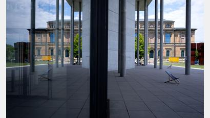 Bild: Sven Hoppe/dpa
Die Graphische Sammlung gehört zur Pinakothek der Moderne. (Archivbild)