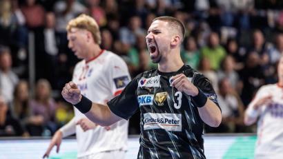 Bild: Andreas Gora/dpa
Fabian Wiede wird den Füchsen Berlin bis zum Saisonende verletzt fehlen.