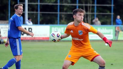 Bild: war
Ludwig Steinhilber feierte nach dem Ausfall von Stammkeeper Dominik Pautsch sein Debüt in der Landesliga für den SV Etzenricht.