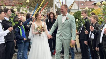 Bild: mma
Katharina und Johannes strahlten nach ihrer Trauung um die Wette.