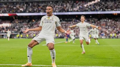 Bild: Bernat Armangue/AP/dpa
Kylian Mbappé brachte Real Madrid gegen Barcelona in Führung.