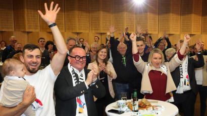 Bild: Karl-Josef Hildenbrand/dpa
Jubel bei den Olympia-Befürwortern: München sagt Ja zu einer Bewerbung.