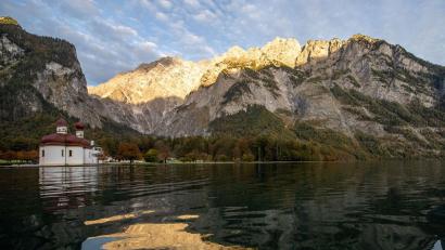 Bild: Lino Mirgeler/dpa
Die Hütte am Watzmann bietet Schutz bei schlechtem Wetter und kann als Unterstand Leben retten. (Archivbild)
