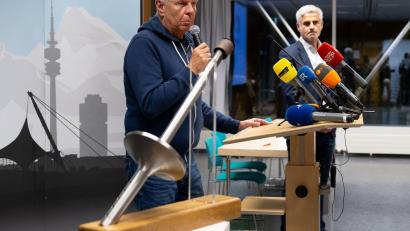 Bild: Sven Hoppe/dpa
Münchens Oberbürgermeister Dieter Reiter verkündet das Ergebnis.