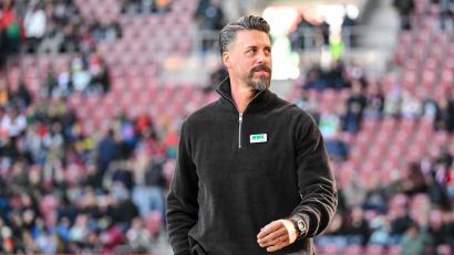 Bild: Harry Langer/dpa
Augsburg Trainer Sandro Wagner will im Pokal wieder Grund zur Freude haben.