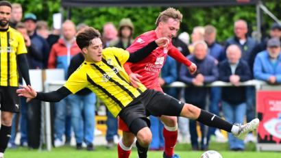 Archivbild: Thomas Schrems
Felix Fux (rechts) musste nach knapp einer halben Stunde verletzungsbedingt ausgewechselt werden.