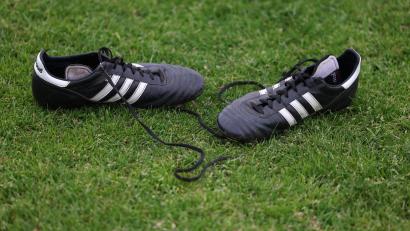 Bild: Friso Gentsch/dpa
Nach einem Fußballspiel im Kreis Regensburg kam es zwischen einigen Spielern zu einer Auseinandersetzung. (Symbolbild)