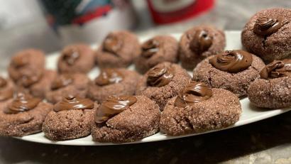 Bild: Aysel Özdemir
Elmas Kurabiye (Diamanten-Kekse) lassen sich auf viele Arten füllen. Die Weidenerin Aysel Özdemir nimmt als Creme Nutella.