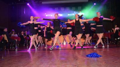 Bild: Josef Pflaum
Die Sommergarde des VFV ist kurz vor Beginn der Faschingssaison schon überaus fit. Das zeigt der Auftritt beim Jubiläumsball "50 Jahre Stadthalle".