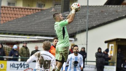 Bild: Hubert Ziegler
Torhüter Simon Geitner (Mitte) war beim 5:1-Erfolg gegen den TSV Kümmersbruck eine sichere Bank.