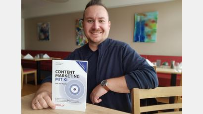 Bild: Benkhardt
Der Erbendorfer Georg Neumann ist unter die Buchautoren gegangen. Er hat in einem Fachverlag mit seiner Geschäftspartnerin das Buch "Content Marketing mit KI" herausgebracht.