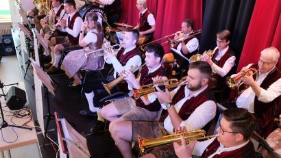 Bild: do
Zehn Jahre nach ihrer Gründung demonstrierten die Speinsharter Klosterbläser bei einem Jubiläumskonzert mit unbeschwerten Höhenflügen in die Welt böhmisch-bayerischer Blasmusik bemerkenswerte Klasse.