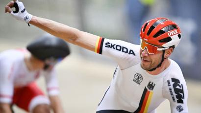 Bild: Gian Ehrenzeller/KEYSTONE/dpa
Zu früh gefreut: Bahnradfahrer Roger Kluge blieb im Madison mit Moritz Augenstein nach einer Jury-Panne nur der vierte Platz. (Archivbild)