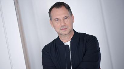 Bild: Britta Pedersen/dpa
Sebastian Fitzek ist bekannt für seine spannungsgeladenen Psychothriller (Archivbild).