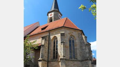 Bild: rpp
Die evangelische Kirchengemeinde in Neustadt am Kulm testet ein neues Teilzeit-Modell. Pfarrer Hartmut Klausfelder gibt dazu ein Viertel seiner Stelle an eine Kollegin ab.