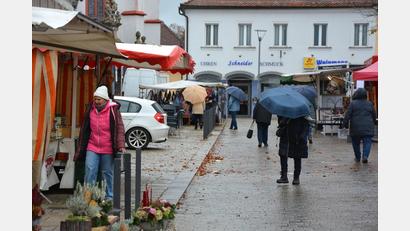 Bild: jr
Wo sich sonst an Marktsonntagen die Besuchermassen tummeln, sah es am Sonntagnachmittag trostlos aus.