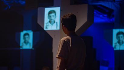 Bild: Janina Ruthenkolk
Am 14. November erinnert die Theateraufführung "Stimmen" in der Gedenkstätte Flossenbürg an die Verbrechen der NS-„Euthanasie“.