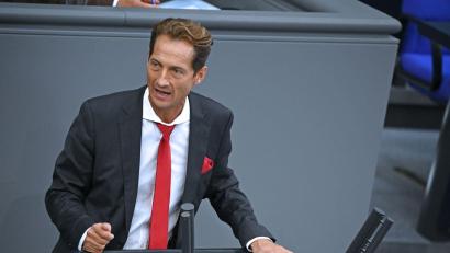 Bild: Helena Dolderer/dpa
Muss 4.800 Euro Geldstrafe zahlen: der AfD-Abgeordnete Ingo Hahn. (Archivbild)