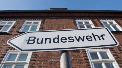 Bild: Stefan Sauer/dpa-Zentralbild/dpa
Wegen der Bedrohung durch Russland hatte die Nato ihre Verteidigungsplanungen geändert. Für die Bundeswehr bedeutet das: Sie braucht mehr Platz. (Symbolbild)