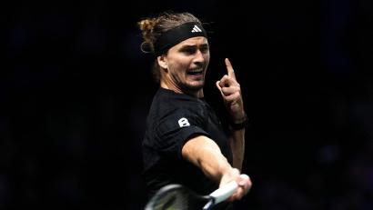 Bild: Dimitar Dilkoff/AFP/dpa
Alexander Zverev tat sich in seinem Auftaktmatch in Paris schwer.