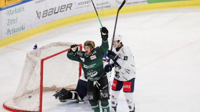 Bild: Alexander Keppler
Bietigheims Jack Dugan (vorne) ist derzeit der Top-Scorer der DEL2. Auch gegen die Blue Devils Weiden jubelte er mehrfach.