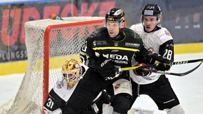 Archivbild: Hubert Ziegler
Michael Kirchberger (2. von links) fehlt dem ERSC Amberg aufgrund einer Unterkörperverletzung bis zum Saisonende.