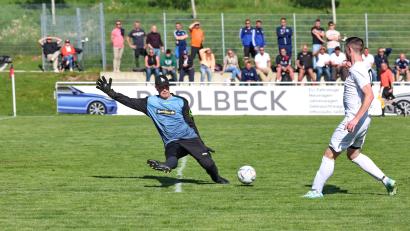 Archivbild: Dieter Jäschke
Keeper Philipp Pausch und die SpVgg Moosbach werden künftig von einem neuen Trainer angeleitet. Alexander Pecher musste das Traineramt niederlegen.