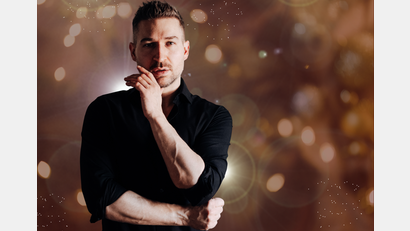 Bild: Benjamin Ebi/exb
Festliche Adventsstunde mit Tenor Christoph Baierl